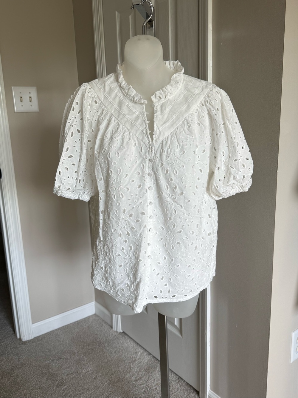 White Eyelet Ruffled V-Neck Puff Sleeve Blouse